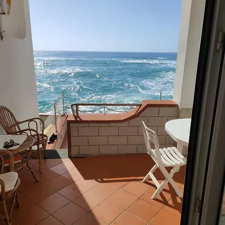 Discesa A Mare Privata, 4 * イスキア島